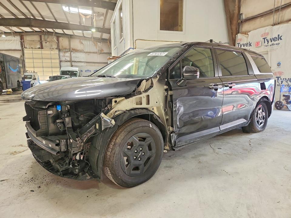 2026 Kia Carnival VIN KNDNB5K3XT6611370 COPART salvage auction — SIDE, Co - Certificate Of Title, sold $16,400 on 2026-07-08 (photo 1)