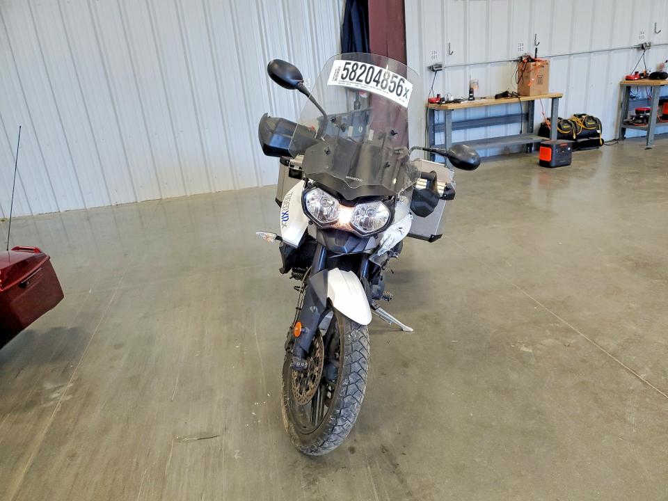 2016 Triumph motorcycle Tiger VIN SMTE10BF7GT751868 COPART salvage auction — FRONT END, ME - CERT OF TITLE-SALVAGE COLLISIO, sold $150 on 2026-07-23 (photo 2)