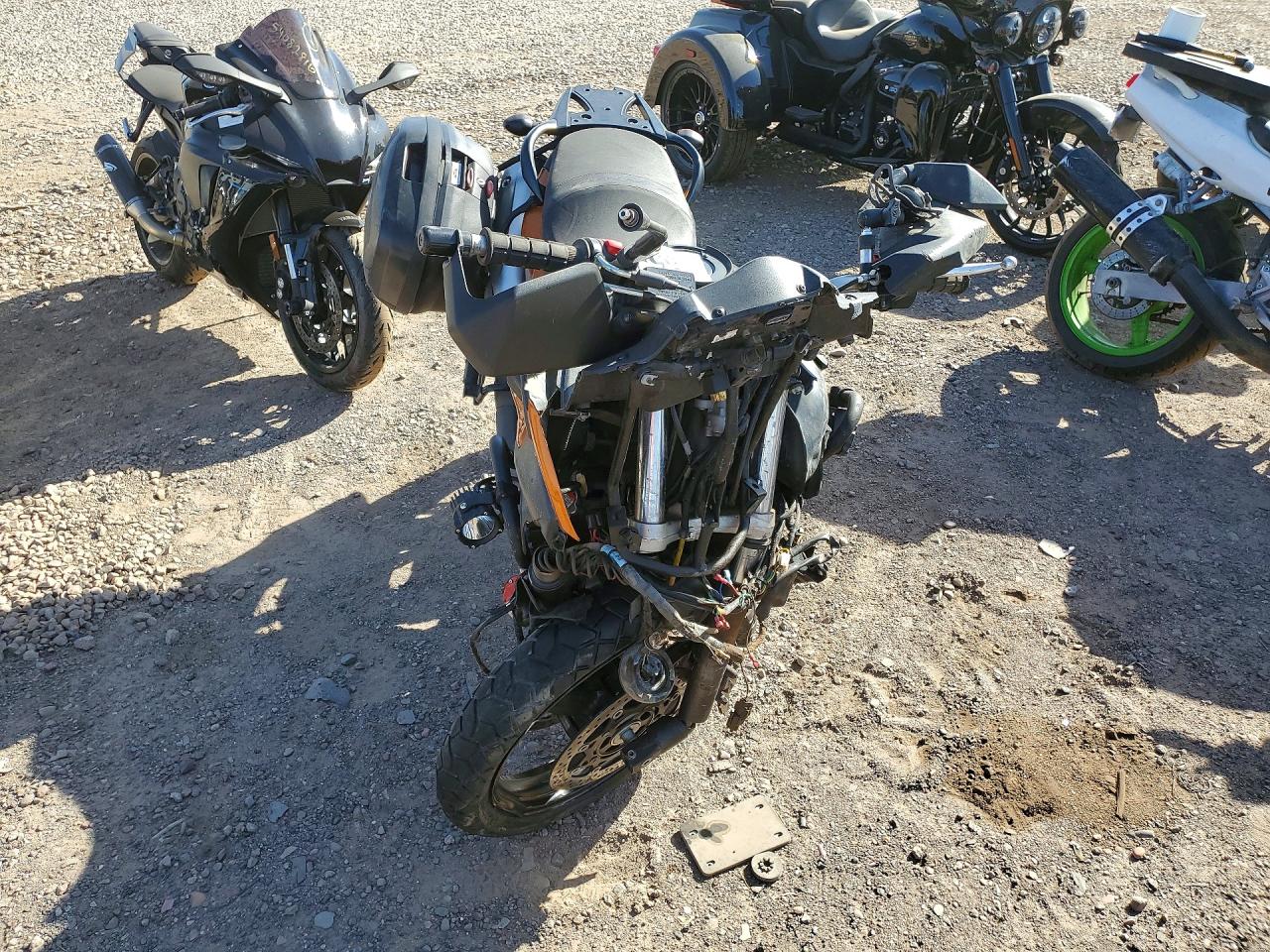 2012 Suzuki DL650 A VIN JS1VP56A0C2101430 COPART salvage auction — Front End, AZ - CERT OF TITLE - SALVAGE, sold $150 on 2026-07-09 (photo 2)