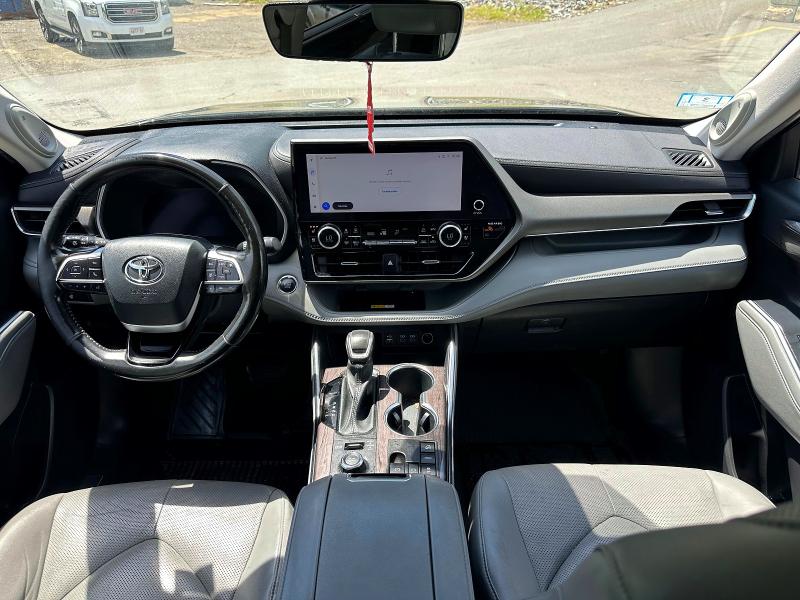 2023 Toyota Highlander VIN 5TDKDRBH4PS001390 COPART salvage auction — MINOR DENT/SCRATCHES, MA - CERTIFICATE OF TITLE, sold $24,100 on 2026-07-29 (photo 9)