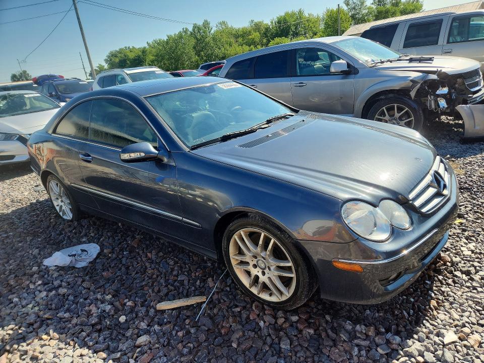 2008 Mercedes-benz Clk-klasse VIN WDBTJ56H98F238201 COPART salvage auction — MINOR DENT/SCRATCHES, Il - Salvage Cert-Flood, sold $275 on 2026-08-17 (photo 4)