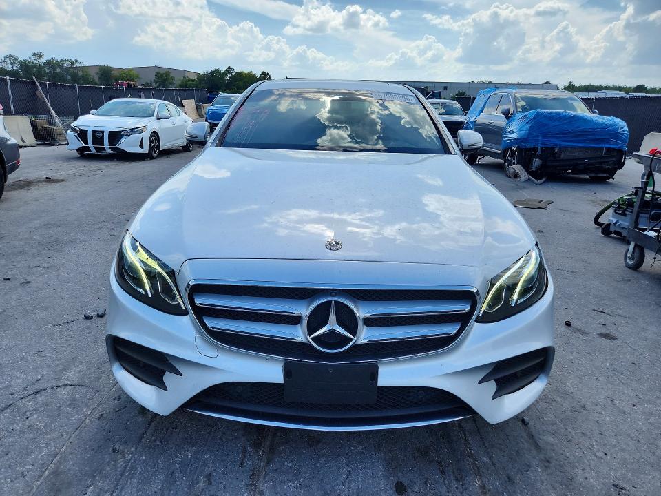 2019 Mercedes-benz E-klasse VIN WDDZF4JB8KA625259 COPART salvage auction — REAR END, Fl - Cert Of Title Slvg Rebuildable, sold $3,700 on 2026-07-30 (photo 5)