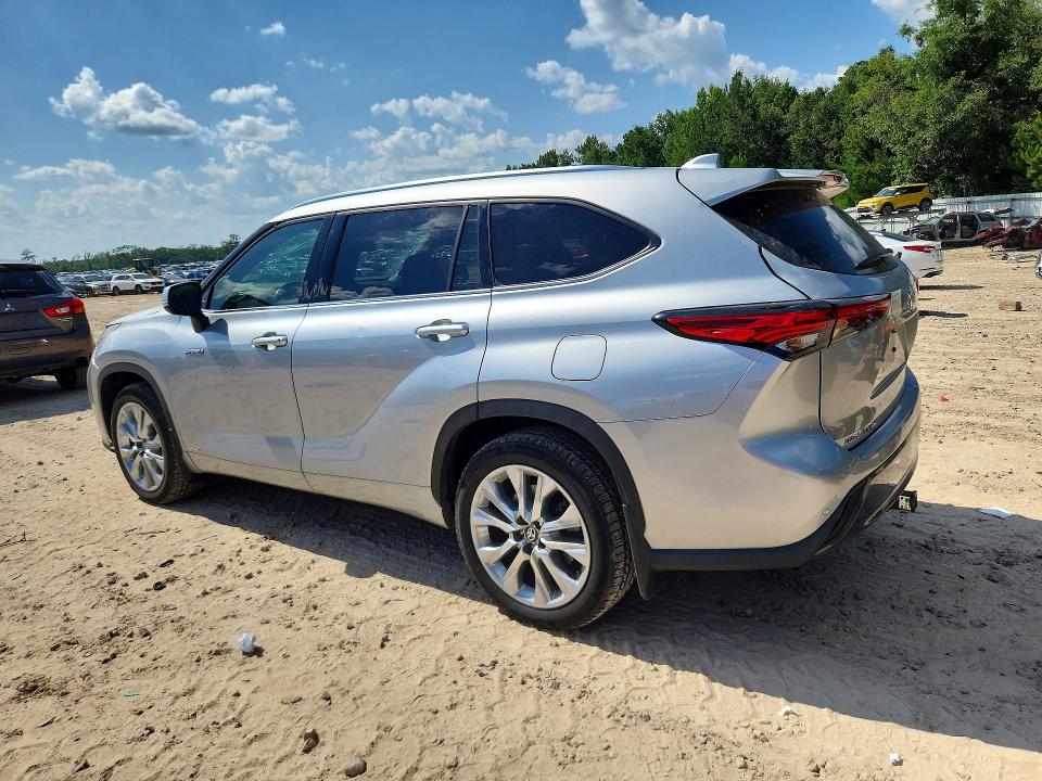2021 Toyota Highlander VIN 5TDXBRCH0MS523021 COPART salvage auction — ROOF, Fl - Cert Of Title Slvg Rebuildable, sold $22,400 on 2026-08-14 (photo 2)