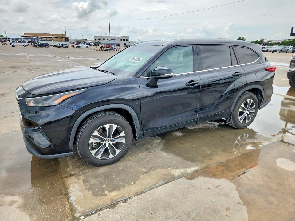 2022 Toyota Highlander VIN 5TDGZRAHXNS555782 COPART salvage auction — NORMAL WEAR, FL - CERTIFICATE OF DESTRUCTION, sold $14,700 on 2026-07-16 (photo 1)