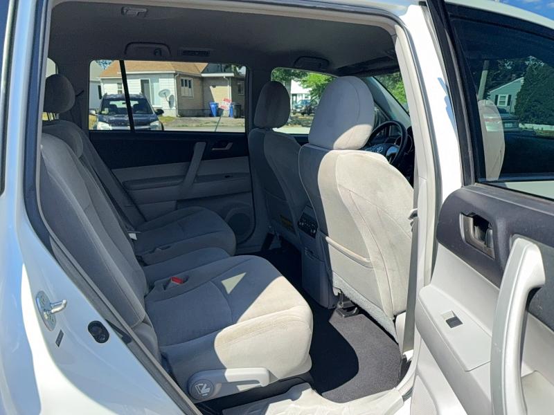 2011 Toyota Highlander VIN 5TDBK3EH6BS057645 COPART salvage auction — MINOR DENT/SCRATCHES, Me - Certificate Of Title (P), sold $3,100 on 2026-07-06 (photo 6)