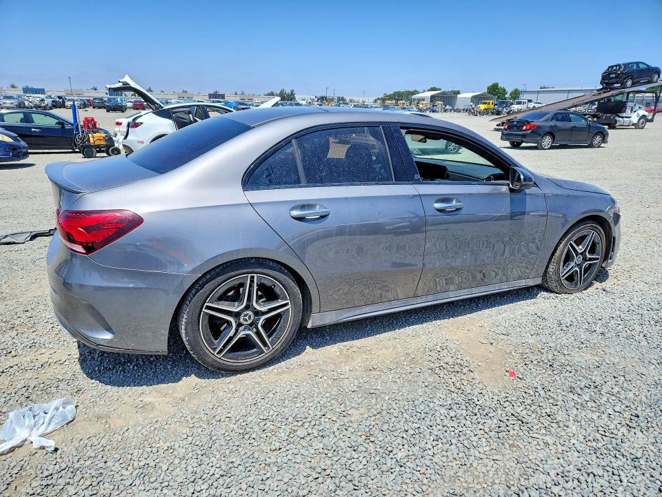 2019 Mercedes-benz VIN WDD3G4EB2KW000906 COPART salvage auction — MINOR DENT/SCRATCHES, Ca - Dis/Dlr/Exp Only Clean Title, sold $7,700 on 2026-07-31 (photo 3)