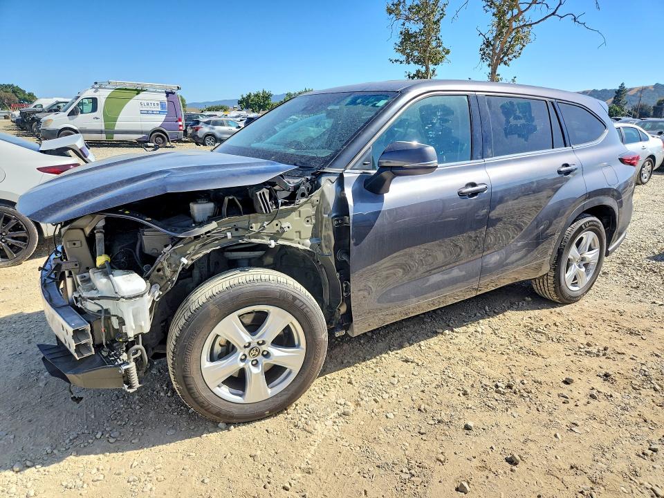 2022 Toyota Highlander VIN 5TDZZRAH5NS557657 — COPART salvage auction photo