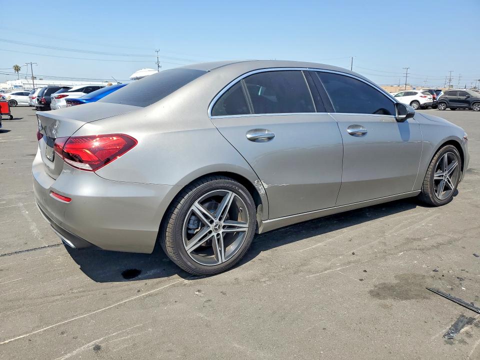 2019 Mercedes-benz VIN WDD3G4EB1KW016000 COPART salvage auction — MINOR DENT/SCRATCHES, Ca - Dis/Dlr/Exp Only Clean Title (P), sold $3,850 on 2026-07-27 (photo 3)