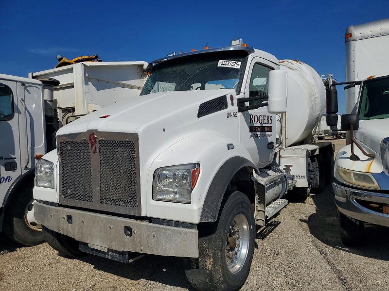 2018 Kenworth T880 VIN 1NKZXPEX4JJ223363 COPART salvage auction — ROLLOVER, IA - CERT OF TITLE-SALVAGE TITLE, sold $17,800 on 2026-07-09 (photo 2)