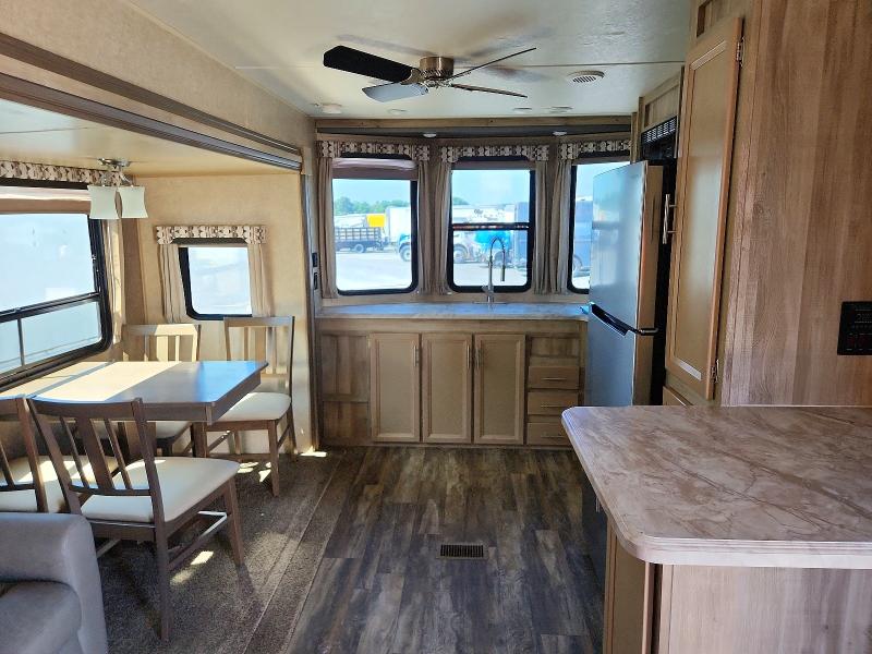 2020 Coachman VIN 5ZT2CA4B1LX017126 COPART salvage auction — ROOF, TN - SALVAGE CERTIFICATE, sold $14,000 on 2026-07-20 (photo 5)