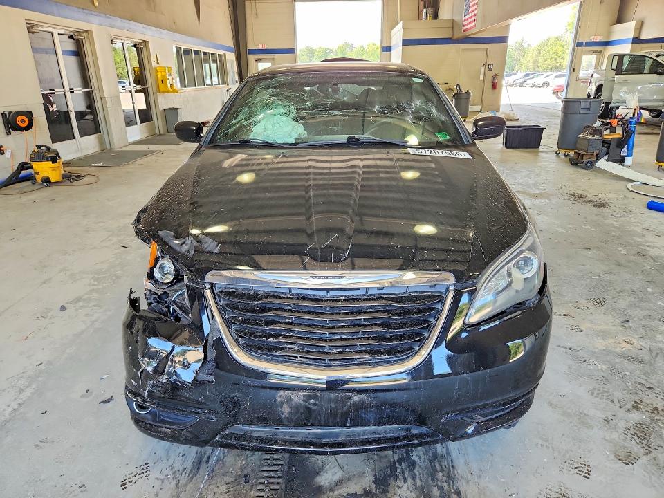 2013 Chrysler 200 VIN 1C3BCBGG0DN738330 COPART salvage auction — FRONT END, VA - CERT OF TITLE - SALVAGE, sold $325 on 2026-07-02 (photo 5)
