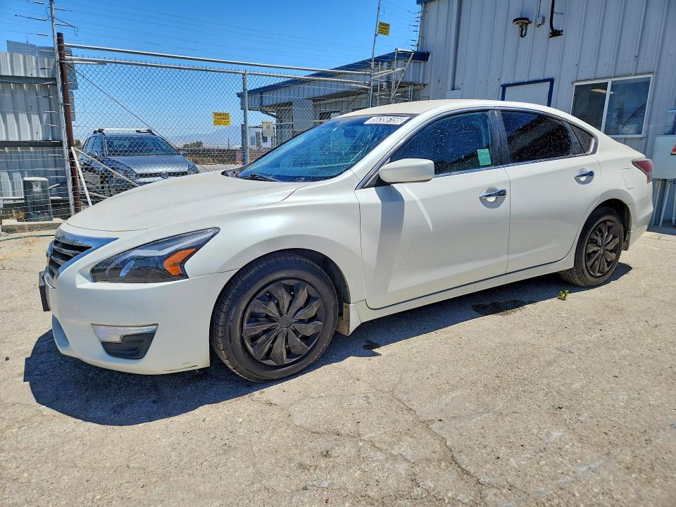 2015 Nissan Altima VIN 1N4AL3AP7FC197464 COPART salvage auction — NORMAL WEAR, CA - CERTIFICATE OF TITLE, sold $450 on 2026-07-02 (photo 1)