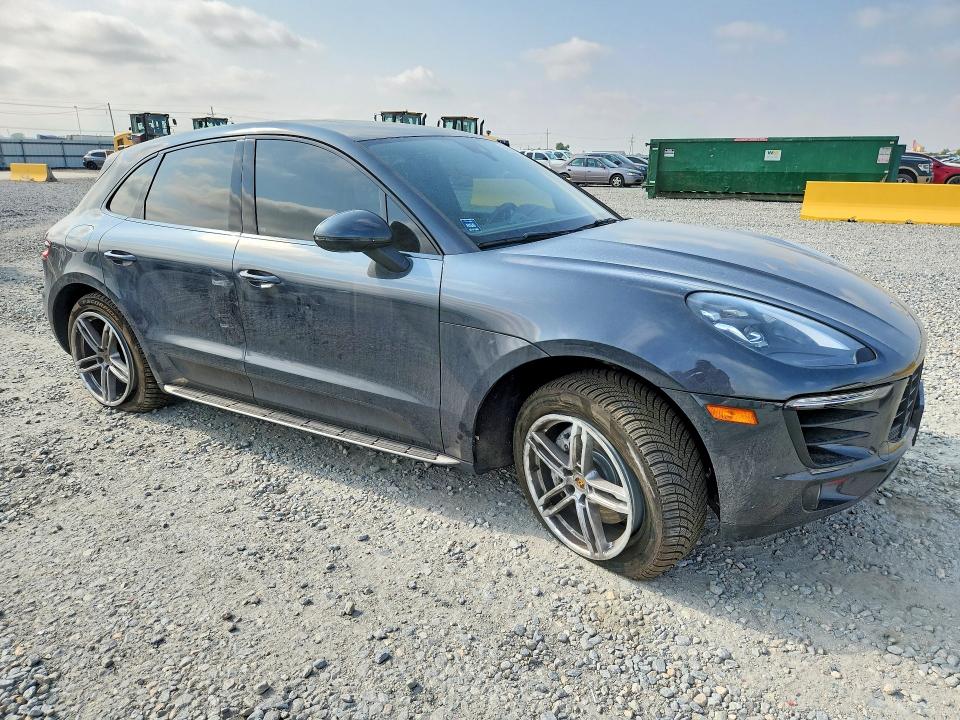 2017 Porsche Macan VIN WP1AB2A54HLB13740 COPART salvage auction — REAR END, Co - Public - Salvage Title, sold $7,700 on 2026-08-11 (photo 4)