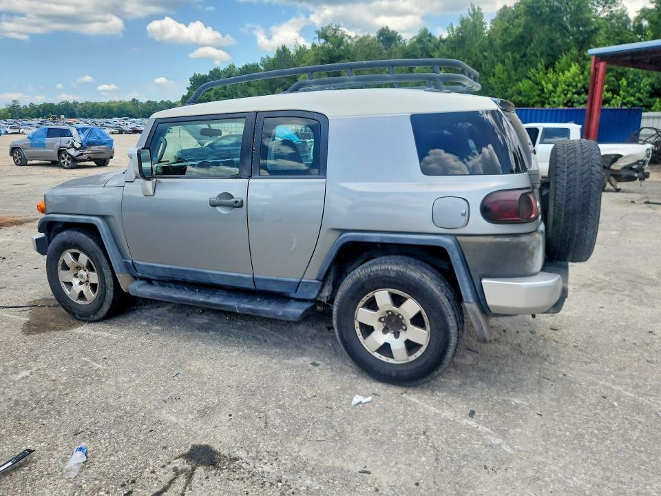2010 Toyota Fj cruiser VIN JTEZU4BF4AK008656 COPART salvage auction — MINOR DENT/SCRATCHES, Fl - Certificate Of Title, sold $6,400 on 2026-07-08 (photo 2)