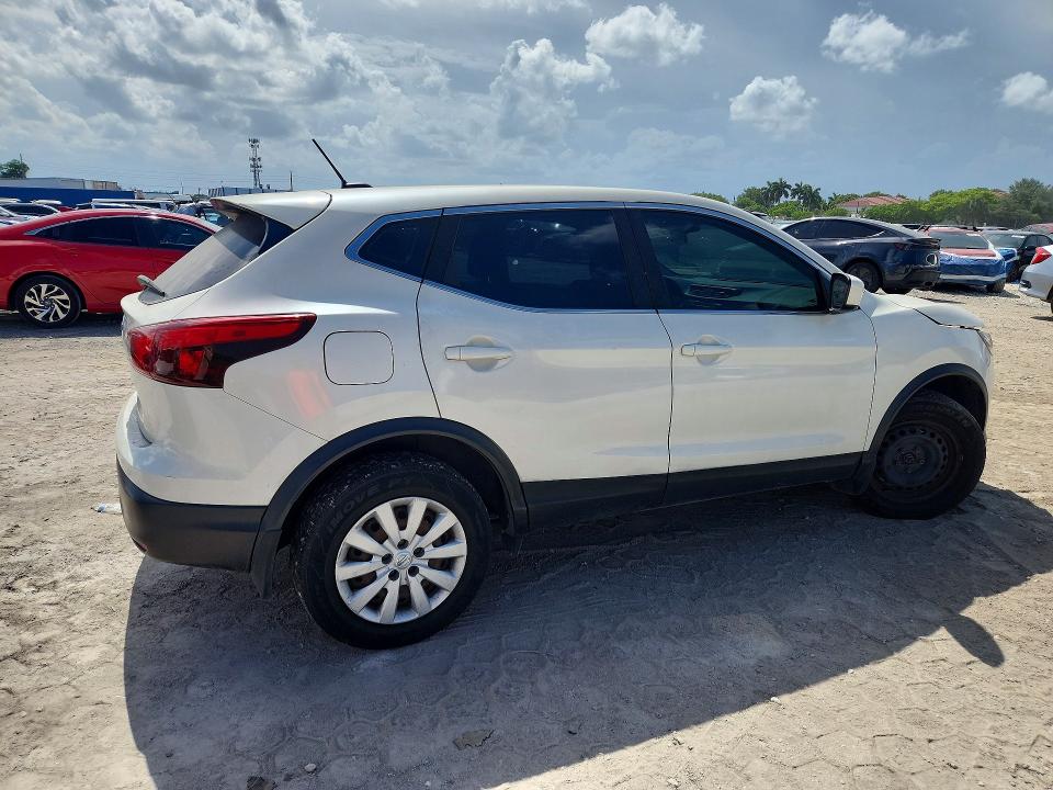 2017 Nissan VIN JN1BJ1CPXHW008588 COPART salvage auction — MINOR DENT/SCRATCHES, Fl - Certificate Of Title, sold $1,750 on 2026-07-02 (photo 3)