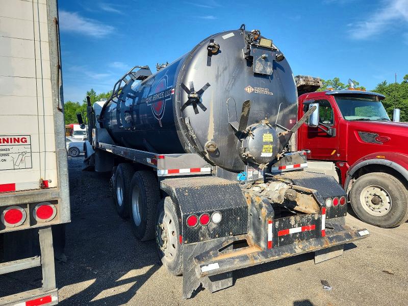 2017 Peterbilt 367 VIN 1NPTX4EX8HD412489 COPART salvage auction — ROLLOVER, PA - CERTIFICATE OF SALVAGE, sold $225 on 2026-08-06 (photo 3)