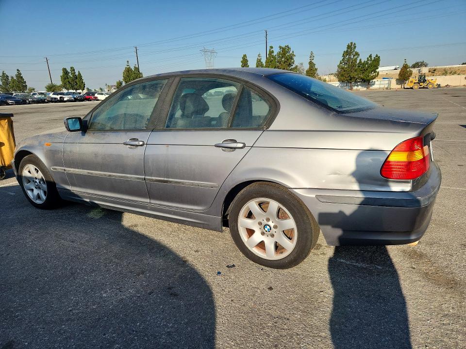 2003 BMW 3 series VIN WBAEV33433KR24008 COPART salvage auction — MINOR DENT/SCRATCHES, Ca - Dis/Dlr/Exp Only Clean Title (P), sold $325 on 2026-07-21 (photo 2)