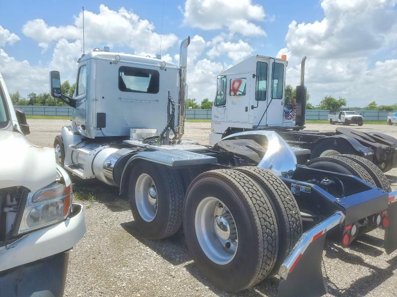 2016 Peterbilt 579 VIN 1XPBD49X3GD325389 COPART salvage auction — FRONT END, TX - SALVAGE VEHICLE TITLE, sold $10,400 on 2026-07-09 (photo 3)