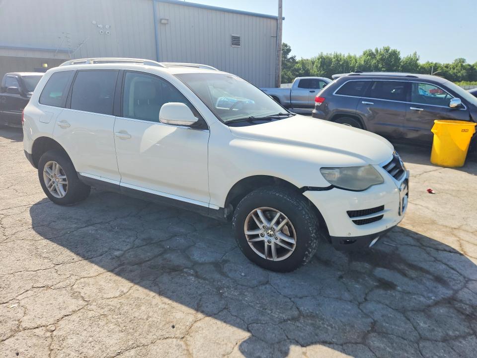 2009 Volkswagen Touareg VIN WVGBE77L59D015999 COPART salvage auction — WATER/FLOOD, Tn - Salvage Cert-Water Damage, sold $400 on 2026-07-09 (photo 4)