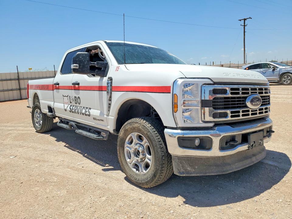 2026 Ford F250 VIN 1FT7W2BT7TEE34150 COPART salvage auction — SIDE, Salvage Title, sold $32,750 on 2026-08-26 (photo 4)