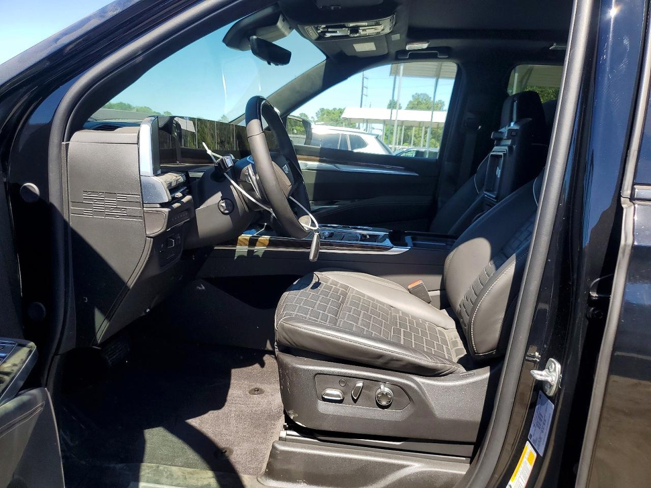 2025 Cadillac Escalade ESV VIN 1GYS9RRL7SR270819 COPART salvage auction — Rear End, GA - CERT OF TITLE-SALVAGE, sold $87,500 on 2026-06-30 (photo 7)