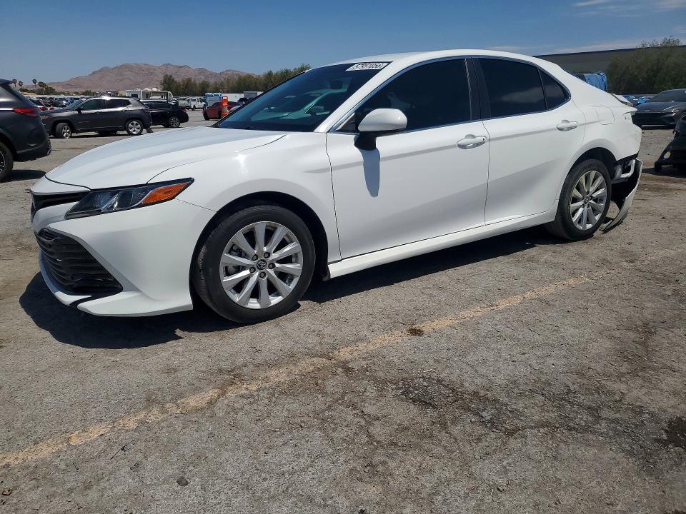 2018 Toyota Camry VIN 4T1B11HK6JU613232 — COPART salvage auction photo