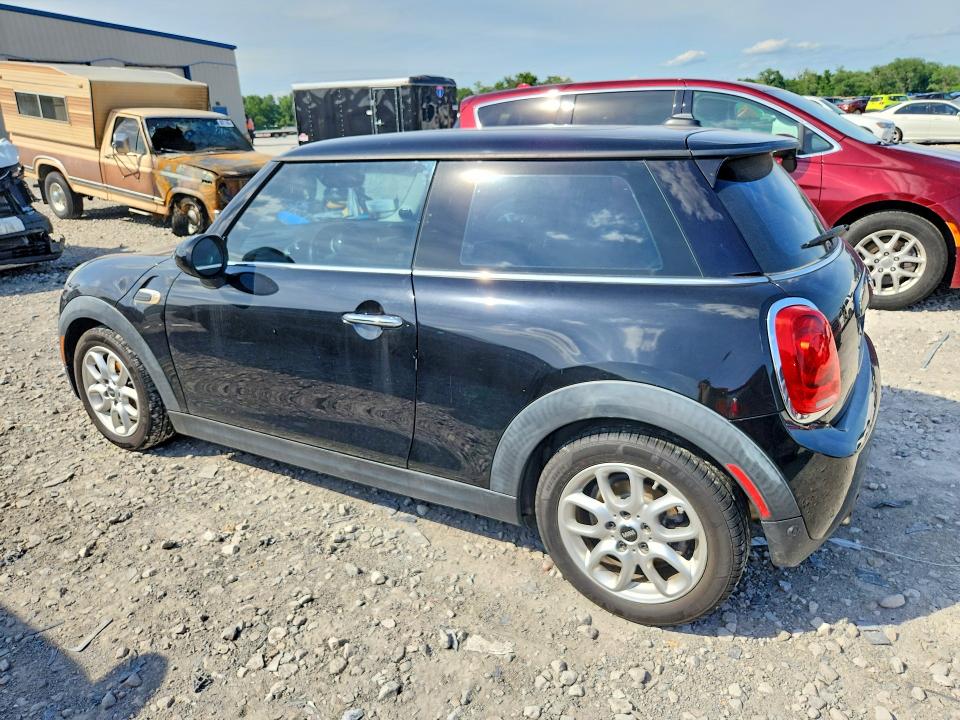 2016 Mini VIN WMWXP5C58G3B77015 COPART salvage auction — MINOR DENT/SCRATCHES, IL - SALVAGE CERTIFICATE, sold $725 on 2026-08-03 (photo 2)