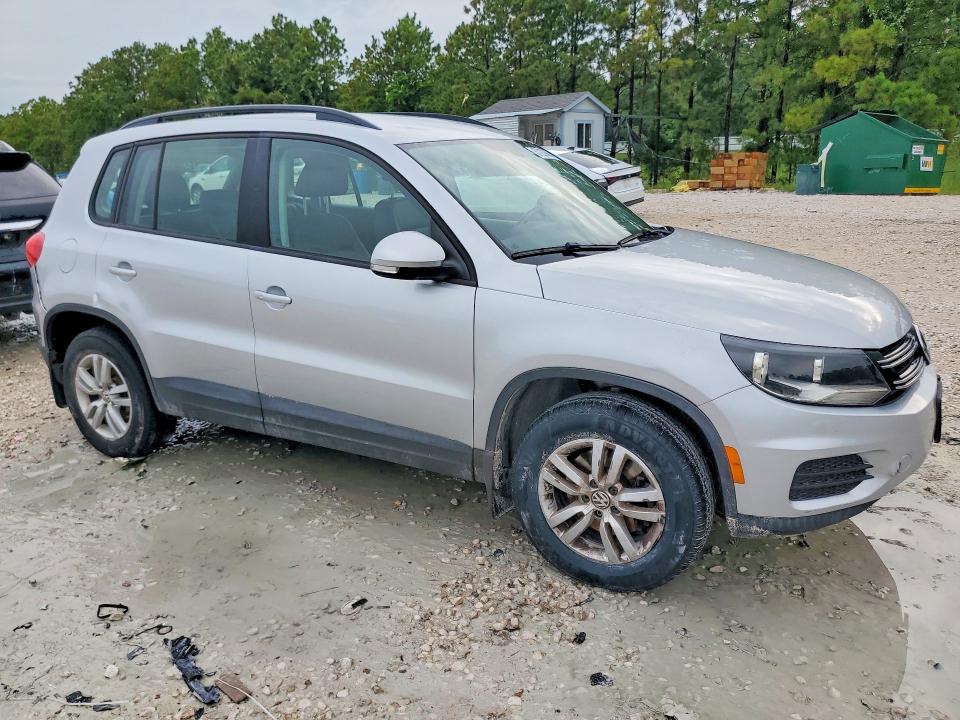 2017 Volkswagen Tiguan VIN WVGBV7AX5HK027138 COPART salvage auction — SIDE, Tx - Salvage Vehicle Title, sold $1,950 on 2026-08-07 (photo 4)