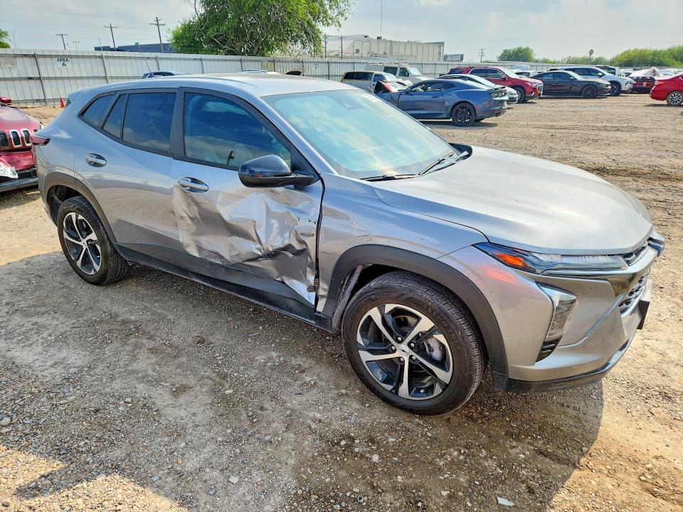 2025 Chevrolet Trax VIN KL77LGEP4SC130561 COPART salvage auction — SIDE, Tx - Salvage Vehicle Title, sold $7,100 on 2026-07-15 (photo 4)