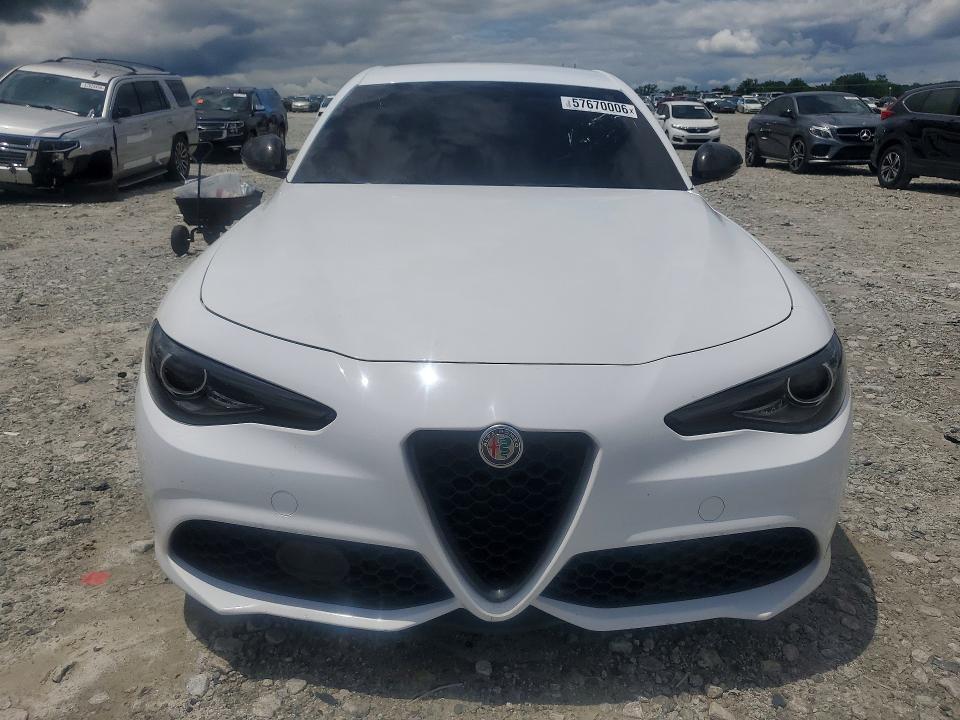 2019 Alfa romeo Giulia VIN ZARFANAN0K7599710 COPART salvage auction — MINOR DENT/SCRATCHES, Az - Cert Of Title - Salvage, sold $8,000 on 2026-07-15 (photo 5)
