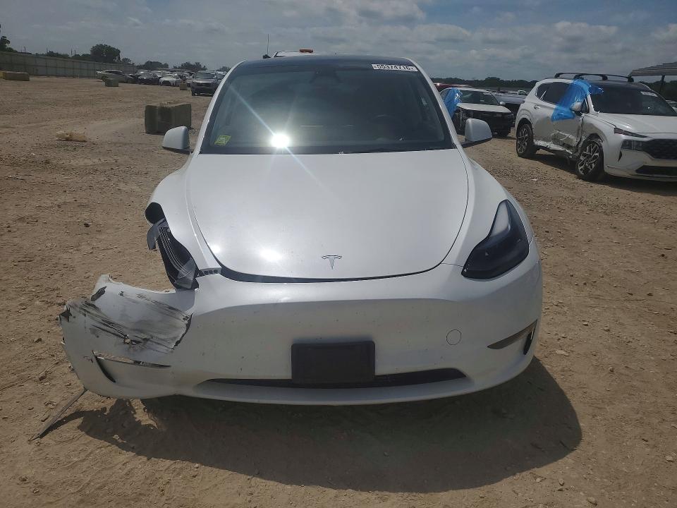 2024 Tesla Model y VIN 7SAYGDEE4RA216278 COPART salvage auction — SIDE, Salvage Title, sold $7,700 on 2026-07-28 (photo 5)