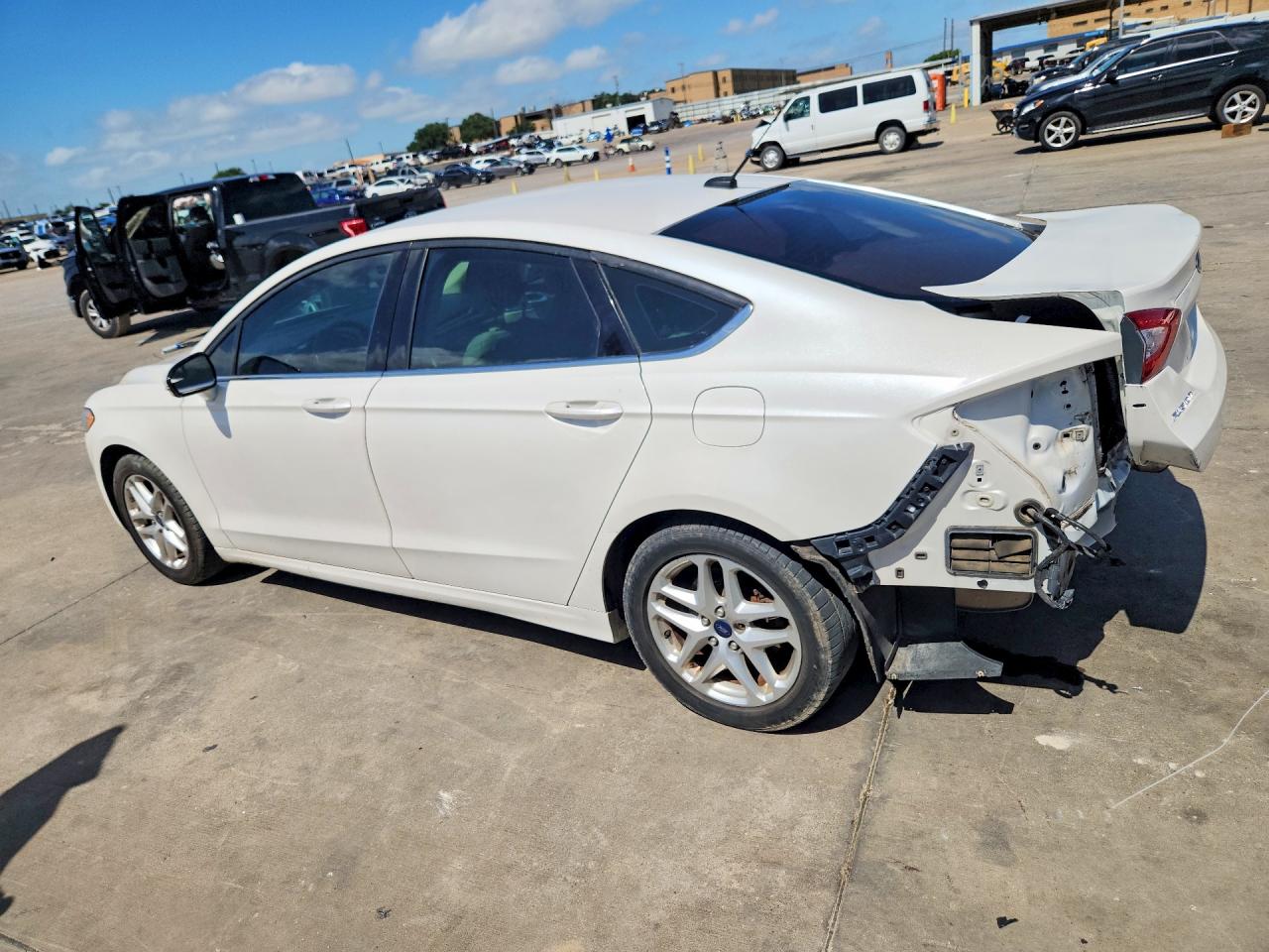 2014 Ford Fusion VIN 1FA6P0HD6E5386601 COPART salvage auction — Rear End, TX - SALVAGE VEHICLE TITLE, sold $900 on 2026-07-09 (photo 2)