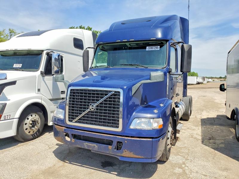 2014 Volvo VIN 4V4M99DG9EN150111 COPART salvage auction — NORMAL WEAR, Il - Certificate Of Title, sold $1,500 on 2026-07-28 (photo 2)