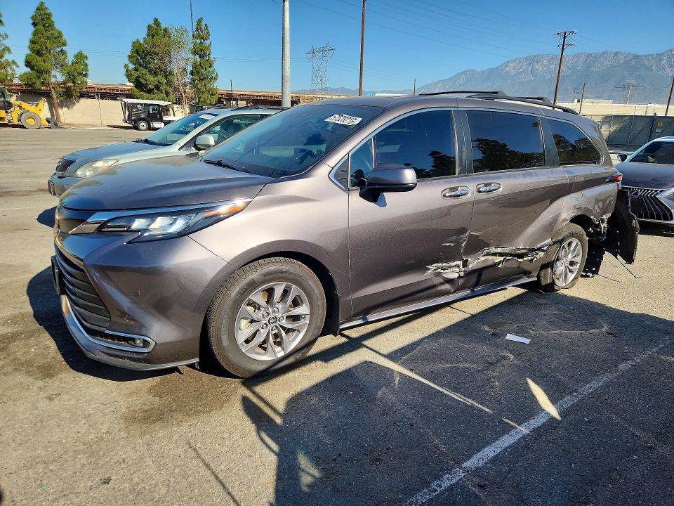 2022 Toyota Sienna VIN 5TDJRKEC4NS098012 COPART salvage auction — SIDE, CA - SALVAGE CERTIFICATE, sold $11,100 on 2026-07-23 (photo 1)