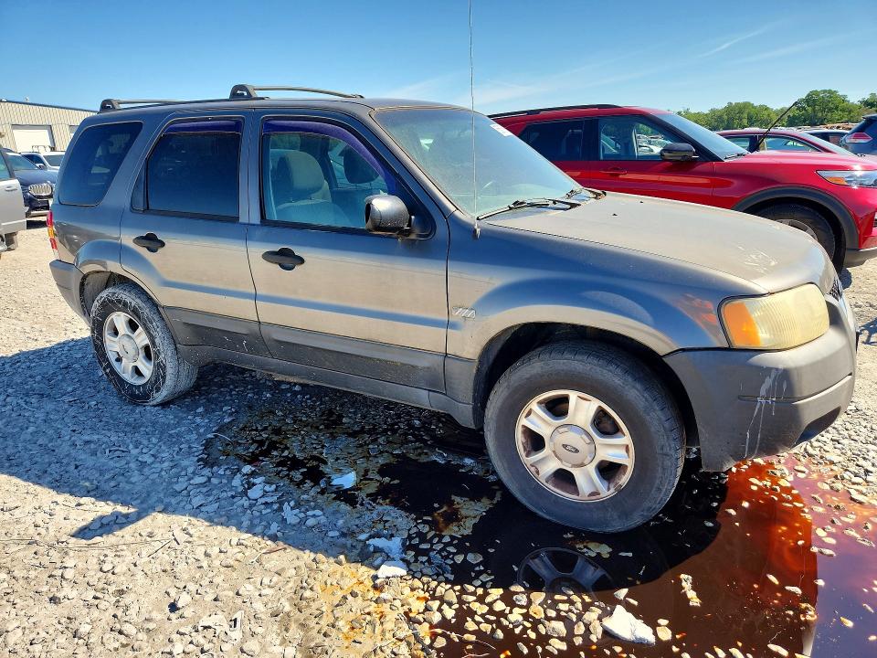 2004 Ford Escape VIN 1FMYU03104DA17712 COPART salvage auction — SIDE, Il - Certificate Of Title, sold $250 on 2026-07-04 (photo 4)