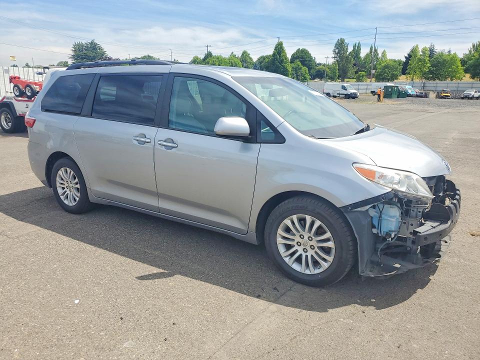 2017 Toyota Sienna VIN 5TDYZ3DC5HS850438 COPART salvage auction — FRONT END, Or - Salvage Title Certificate, sold $8,300 on 2026-07-20 (photo 4)