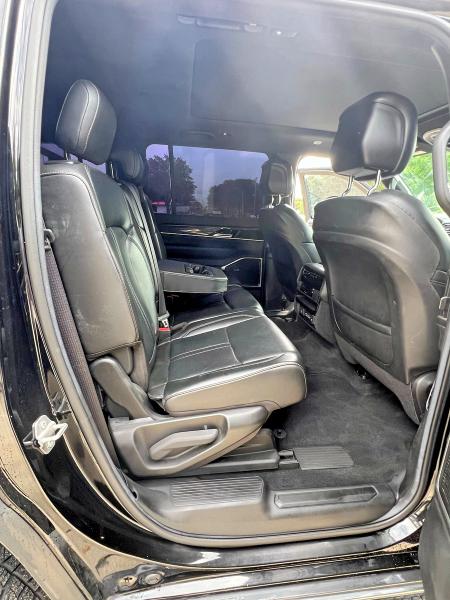2022 Jeep Grand wagoneer VIN 1C4SJUAT9NS207231 COPART salvage auction — NORMAL WEAR, TX - CERTIFICATE OF TITLE (P), sold $16,200 on 2026-07-30 (photo 6)