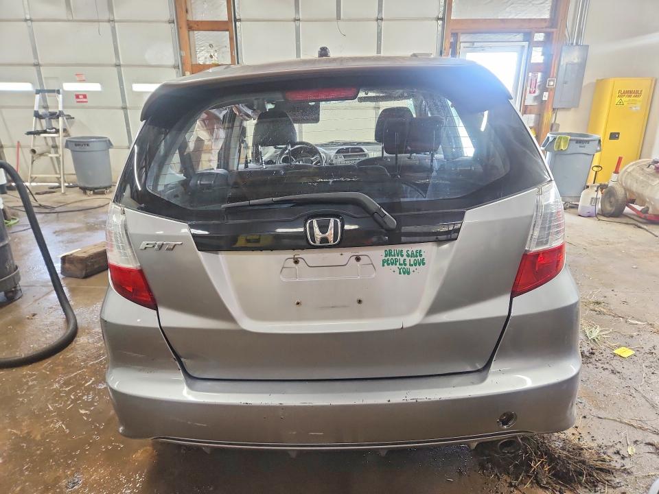 2009 Honda Fit VIN JHMGE88409S029391 COPART salvage auction — ROLLOVER, IL - JUNKING CERT OF A VEHICLE, sold $175 on 2026-07-13 (photo 6)