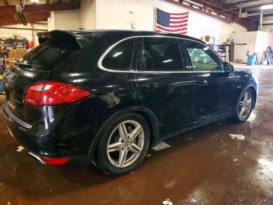 2012 Porsche Cayenne VIN WP1AE2A26CLA90659 COPART salvage auction — WATER/FLOOD, MI - CERT OF TITLE-FLOOD VEHICLE, sold $200 on 2026-07-24 (photo 3)