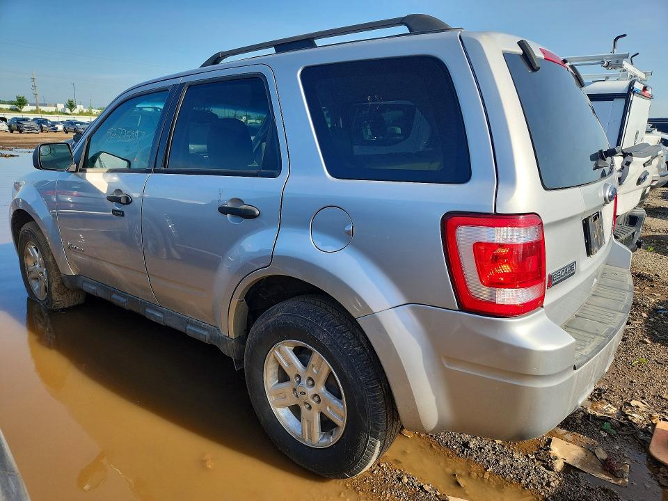 2011 Ford Escape hybrid VIN 1FMCU4K37BKC65792 COPART salvage auction — MINOR DENT/SCRATCHES, IL - CERTIFICATE OF TITLE, sold $250 on 2026-07-09 (photo 2)