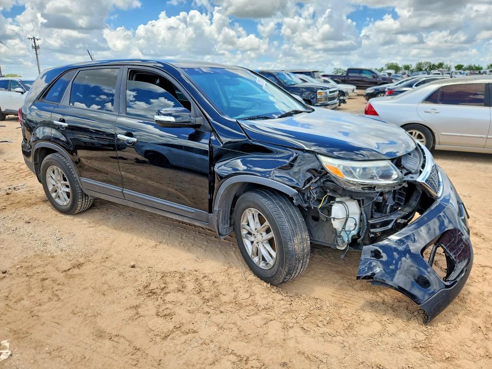 2015 Kia Sorento VIN 5XYKT3A61FG601067 COPART salvage auction — FRONT END, TX - SALVAGE VEHICLE TITLE, sold $800 on 2026-07-23 (photo 4)