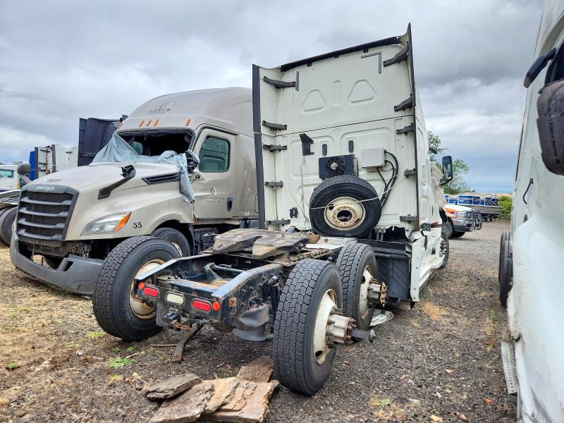 2018 Freightliner Cascadia 126 VIN 3AKJHHDR7JSJZ6424 COPART salvage auction — FRONT END, AZ - CERT OF TITLE - SALVAGE, sold $25 on 2026-07-09 (photo 4)