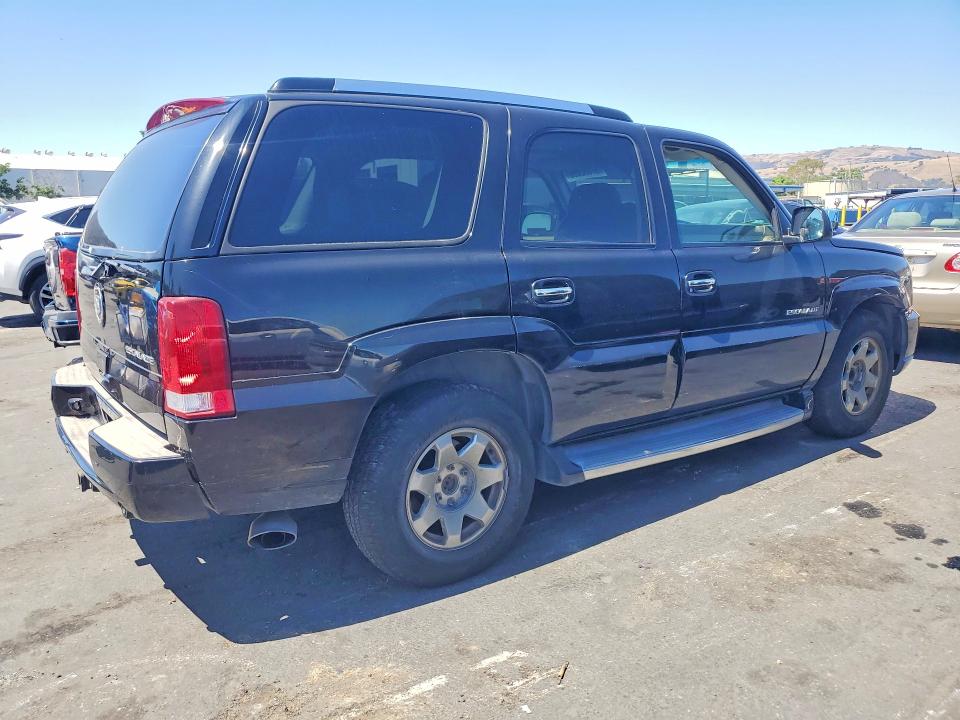 2002 Cadillac Escalade VIN 1GYEC63T32R259208 COPART salvage auction — MINOR DENT/SCRATCHES, Ca - Dis/Dlr/Exp App For Dup Clean, sold $525 on 2026-07-09 (photo 3)