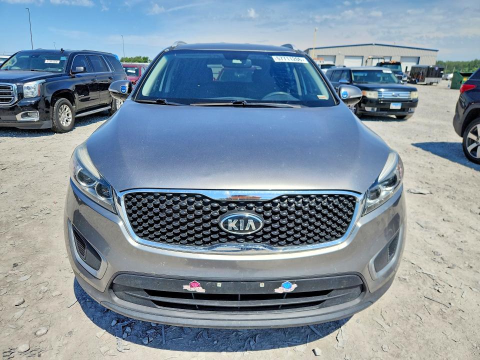 2017 Kia Sorento VIN 5XYPG4A53HG275315 COPART salvage auction — MINOR DENT/SCRATCHES, Mo - Certificate Of Title, sold $1,900 on 2026-07-20 (photo 5)