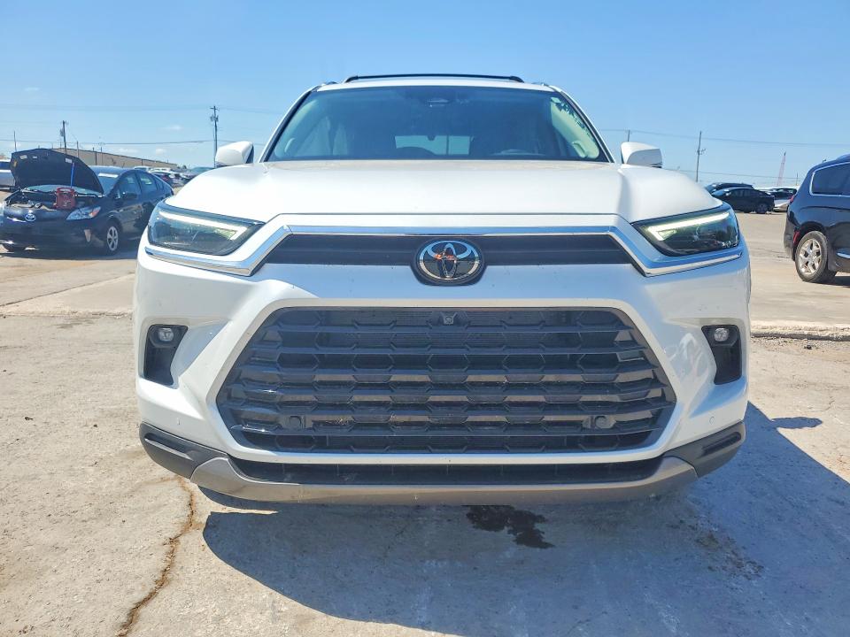 2026 Toyota VIN 5TDAAAB56TS117373 COPART salvage auction — SIDE, Ok - Certificate Of Title, sold $33,500 on 2026-07-14 (photo 5)