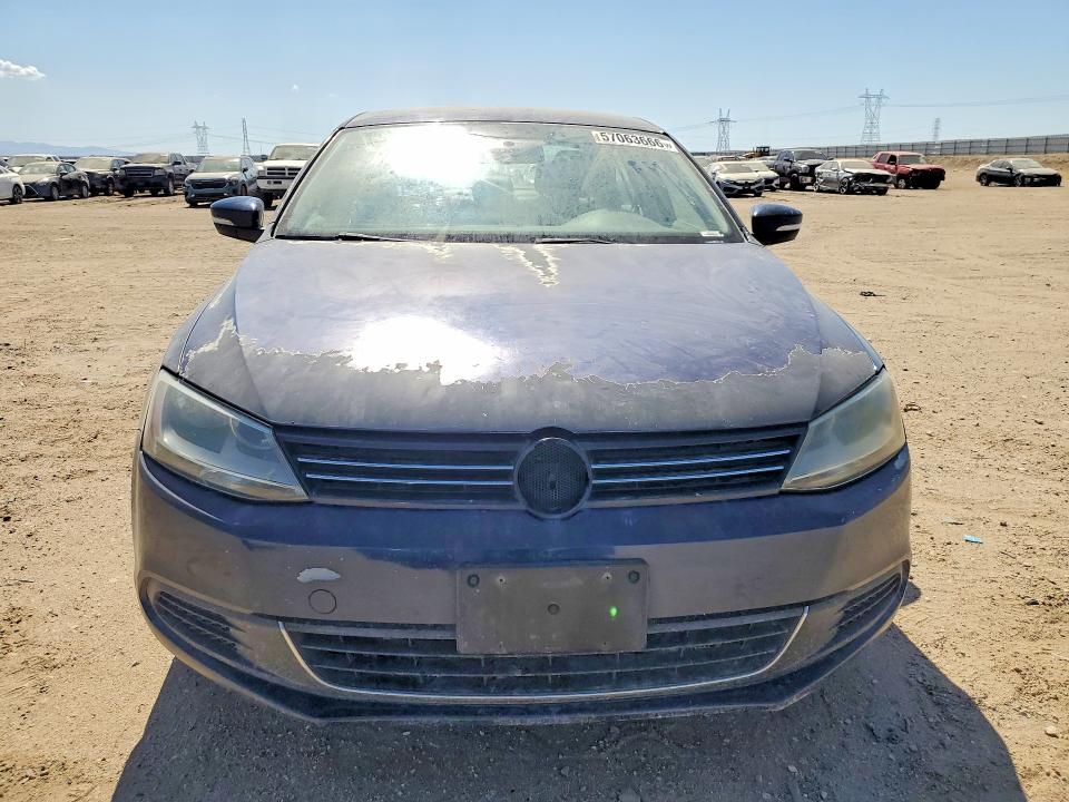 2014 Volkswagen VIN 3VWD17AJ6EM362219 COPART salvage auction — SIDE, Ca - Dis/Dlr/Exp Clean W/Salv Hist, sold $400 on 2026-08-03 (photo 5)