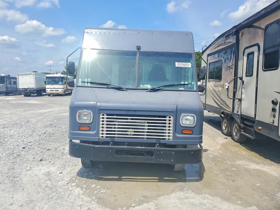 2019 Ford E-450 VIN 1FC3E4K60KDC48901 COPART salvage auction — MINOR DENT/SCRATCHES, Tn - Certificate Of Title, sold $20,750 on 2026-07-07 (photo 5)