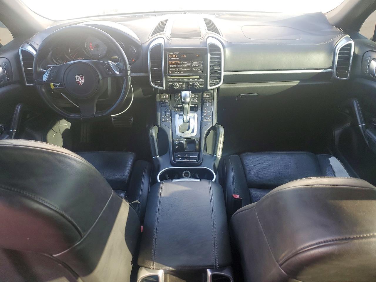 2011 Porsche Cayenne VIN WP1AB2A25BLA42058 COPART salvage auction — Side, FL - DIS/DLR/EXP ONLY CLEAN TITLE, sold $1,150 on 2026-07-08 (photo 8)