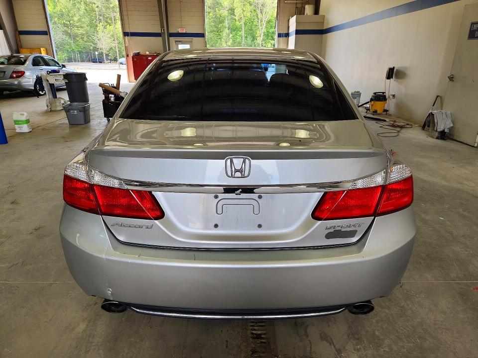 2015 Honda Accord VIN 1HGCR2F54FA189628 COPART salvage auction — SIDE, VA - CERT OF TITLE - SALVAGE, sold $4,000 on 2026-07-02 (photo 6)