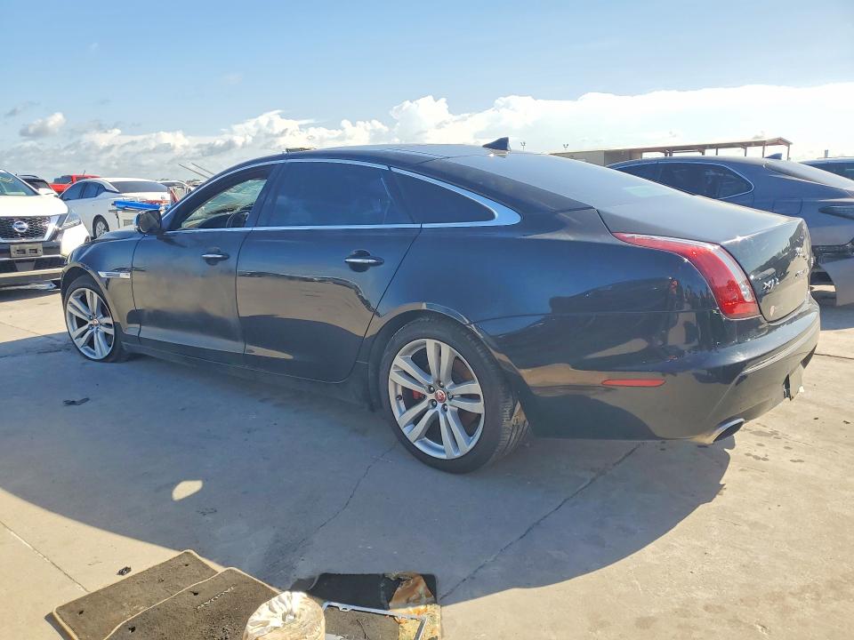 2015 Jaguar Xj series VIN SAJWJ2GD4F8V81199 COPART salvage auction — ENGINE BURN, Tx - Salvage Vehicle Title, sold $550 on 2026-07-02 (photo 2)